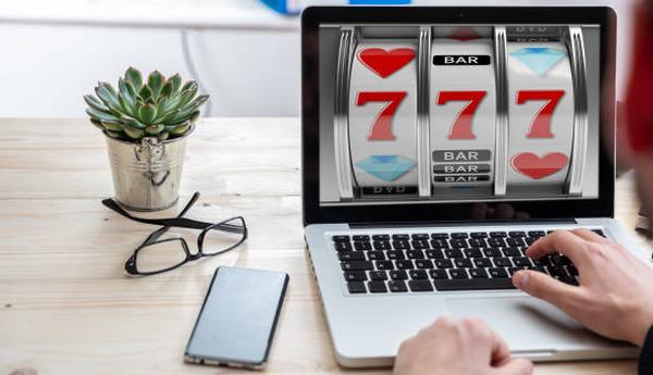 Exploring Different Features for Players at an online casino Singapore